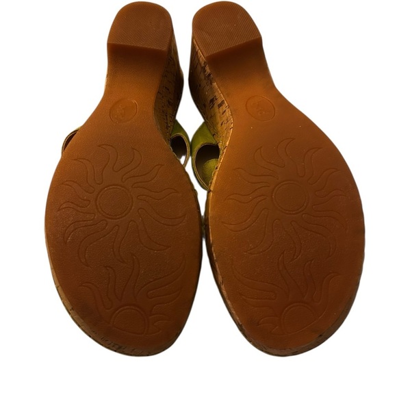 Børn Women's Leather Flip Flop Sandals Size 10 Green– Large Flower Detail NWOT - Picture 7 of 7